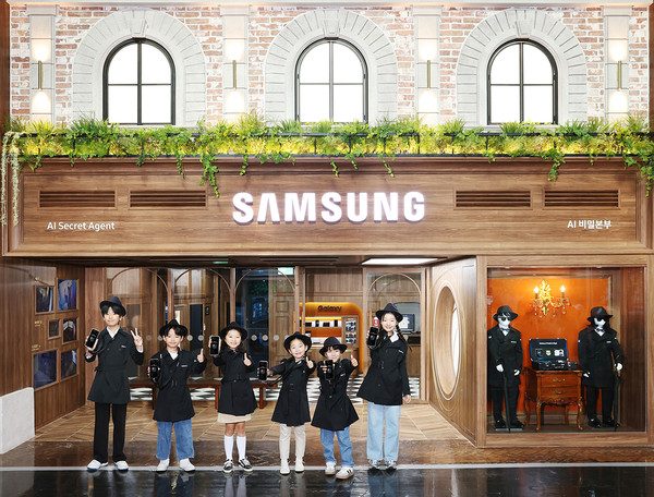 '키자니아 서울'의 'AI 비밀 본부 체험관'에서 어린이 관람객들이 체험에 참여하고 있다./사진=삼성전자