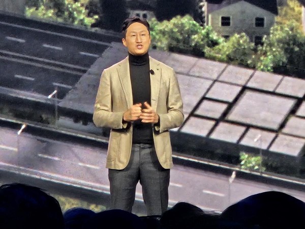 정기선 HD현대 부회장이 지난 1월 미국 라스베이거스에서 열린 가전·IT 전시회 'CES 2024'에서 기조연설을 하고 있다. /사진=연합뉴스