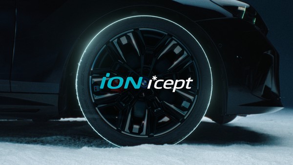 한국타이어가 2일 BMW그룹 코리아와 제작한 '아이온 아이셉트 X BMW i5' 광고 캠페인을 공개했다./사진=한국타이어