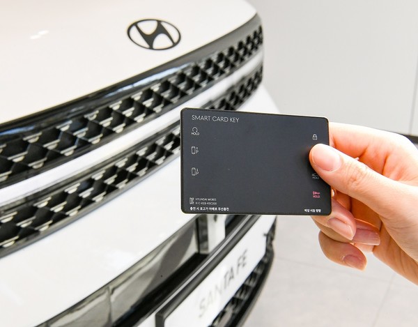 현대모비스는 버튼형 스마트 카드키를 현대차 주요 차종으로 확대했다./사진=현대모비스