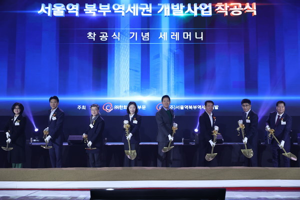 ㈜한화 건설부문 김승모 대표이사와 주요 내빈들이 시삽식을 하고 있다. /사진=㈜한화 건설부문