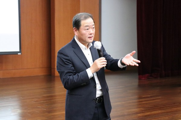 지난 17일 열린 2025년 KB캐피탈 경영전략회의에서 빈중일 대표이사가 올해 경영전략에 대해 말하고 있다. /사진=KB캐피탈