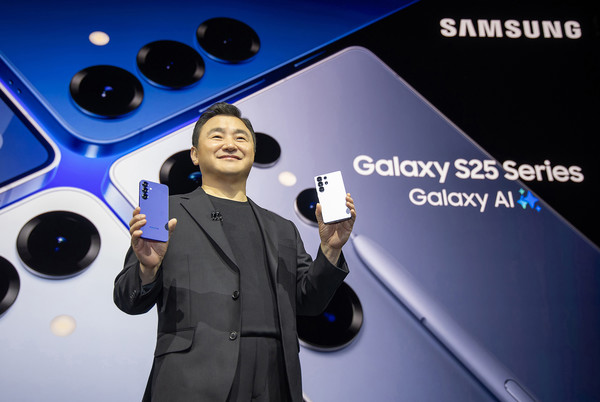 22일(현지시간) 미국 새너제이에 위치한 SAP센터에서 개최된 '갤럭시 언팩 2025'(Galaxy Unpacked 2025) 행사에서 삼성전자 MX사업부장 노태문 사장이 진정한 AI폰 '갤럭시 S25 시리즈'를 공개하고 있다. /사진=삼성전자