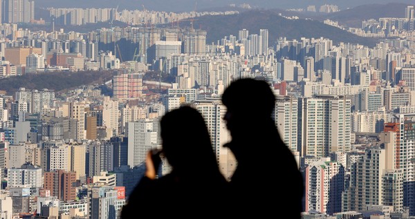 서울 부동산광장 데이터에 따르면, 지난해 12월 서울 아파트 매매 건수는 3094건으로, 작년 7월 9220건에서 3분의 1 수준으로 줄었다./ 사진=연합뉴스