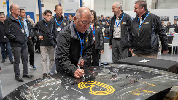 정의선 현대차그룹 회장이 지난 10일(현지 시각) 미국 캘리포니아 캘리포니아시티 모하비주행시험장의 설립 20주년 기념 행사에 참석했다./사진=현대차그룹