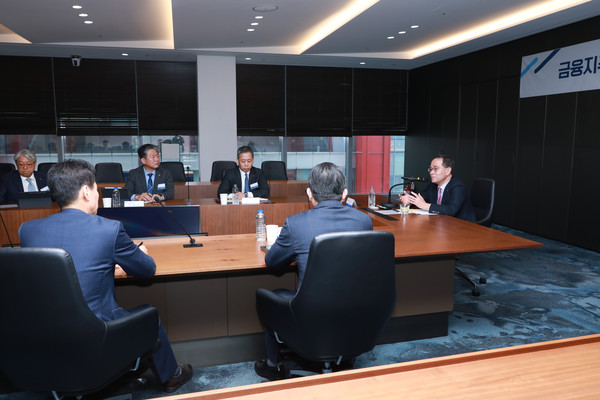 이찬우 회장은 지난 12일 서울 여의도 소재 NH투자증권 본사에서 계열사 임직원들과 간담회를 실시하고 있다. /사진=NH농협금융