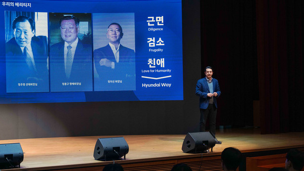 호세 무뇨스 현대자동차 사장이 지난 20일 현대차 남양연구소 대강당에서 취임 후 첫 타운홀 미팅을 진행했다./사진=현대자동차그룹