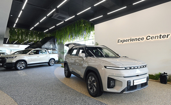 KGM이 일산에 익스피리언스 센터 1호점인 'KGM 익스피리언스 센터 일산(KEC)'을 열고 개관식을 진행했다. 사진은 센터 전경 모습. /사진=KG모빌리티