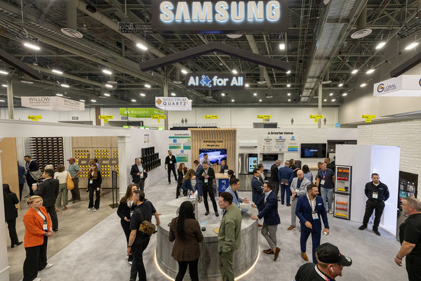 삼성전자가 25일부터 27일(현지시간)까지 미국 라스베이거스에서 열리는 북미 최대 규모의 주방∙욕실  전시회 'KBIS 2025'(The Kitchen & Bath Industry Show 2025)에서 한 차원 높은 AI 기능과 맞춤형 연결 경험을 제공하는 비스포크 가전 라인업을 선보인다. KBIS 2025 삼성전자 전시장 전경 사진. /사진=삼성전자