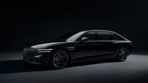 제네시스 블랙 라인업 최상위 플래그십 모델 'G90 롱휠베이스 블랙'./사진=현대자동차그룹