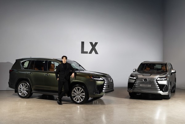 렉서스코리아는 플래그십 SUV인 '디 올 뉴 LX 700h'를 출시하고 서울 성동구 '앤더슨씨 성수'에서 포토세션을 진행했다./사진=렉서스코리아