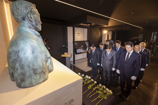 21일 글로벌 연구개발(R&D) 센터에서 열린 고 정주영 현대그룹 명예회장의 24주기 추모식 현장의 모습./사진=HD현대