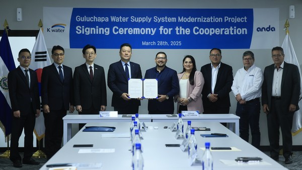 한국수자원공사는 28일 엘살바도르 수도 산살바도르 현지에서 엘살바도르 수도공사(ANDA)와 굴루차파 지역 물공급 시스템 현대화사업 참여와 기술협력에 관한 합의서(MOA)에 서명했다. /사진=한국수자원공사