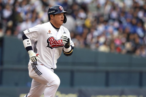 프로야구 두산베어스는 지난 8일 서울 잠실구장에서 열린 2025 신한 SOL 뱅크 KBO리그에서 한화와 홈 경기를 펼쳤다. 이날 두산은 한화에 6-5로 재역전승했다. 두산 김기연 선수의 모습 /사진=연합뉴스