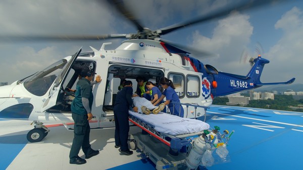 LG전자가 아주대학교병원과 응급의료지원 업무협약을 체결하고 국내 전 사업장에서 중증 응급환자가 발생하면 닥터 헬기로 빠르게 이송할 수 있는 체계를 만들었다. 사진은 아주대학교병원의 닥터 헬기 모습. /사진=LG전자