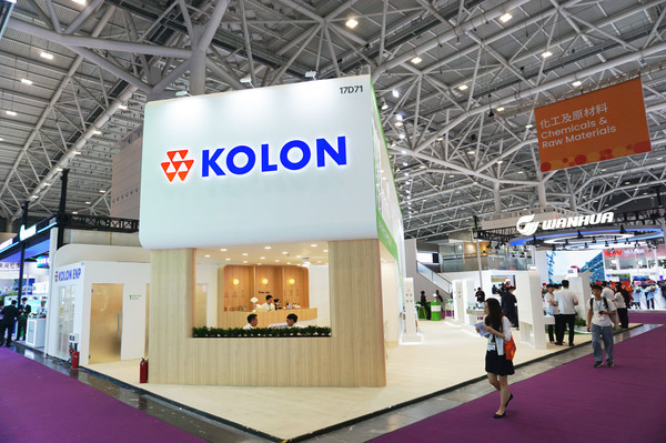 코오롱ENP는 오는 18일까지 중국 선전에서 열리는 '차이나플라스 2025'에 참가한다. 차이나플라스에 조성된 코오롱ENP 부스 전경./사진=코오롱ENP