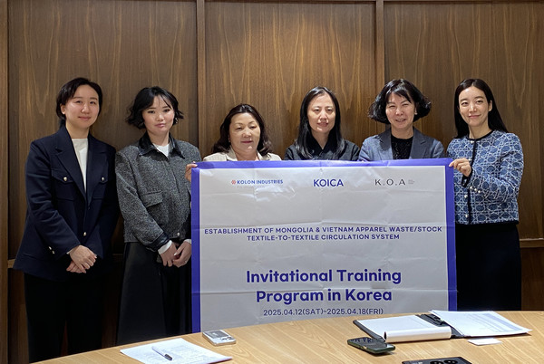 (왼쪽부터) 연세대 우홍주 교수, 몽골과기대 T.BAYARMAA 교수, D.BUYANDELGER 교수, T.GERELMAA 교수, M.BAYAR 교수, 연세대 구수민 교수 /사진=코오롱FnC