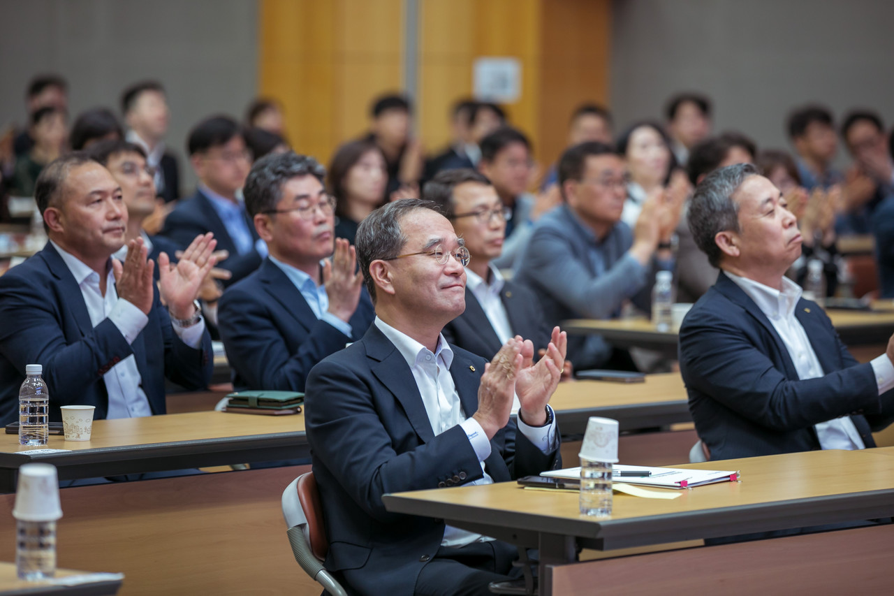 NH농협금융은 22일, 서울시 중구 본사 대강당에서‘인구위기 시대, 농협금융의 기회와 미래’를 주제로 2025 농협금융 고객전략포럼을 개최했다. / 사진=NH농협금융
