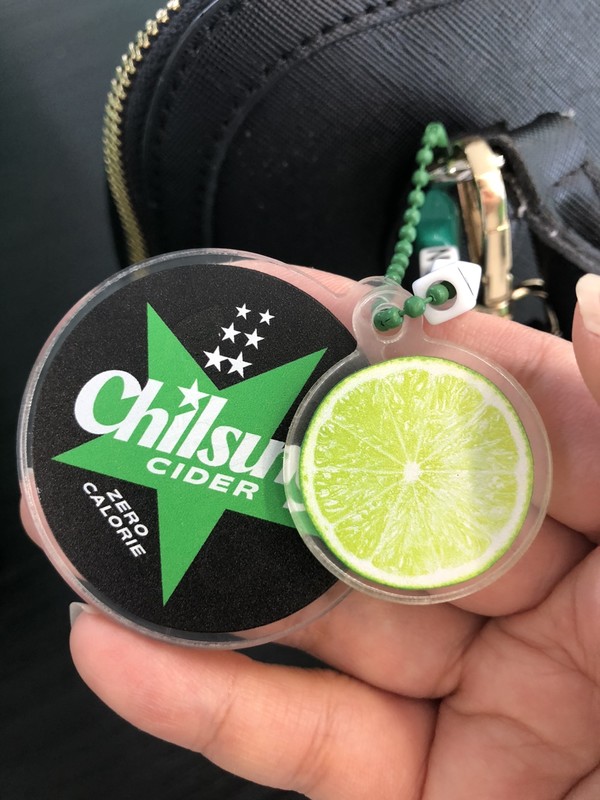 칠성사이다 고유의 컬러인 그린과 블랙, 화이트 별과 칠성사이다 로고와 시그니처 병, 이니셜을 조합해 나만의 키링을 만들 수 있다. /사진=김현정 기자