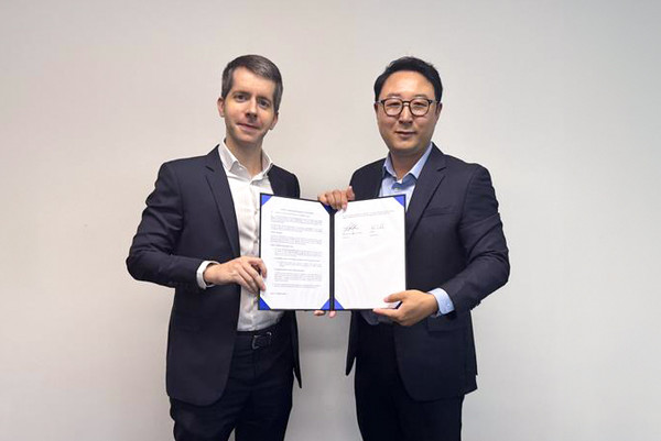 에릭 안지아니 크립토닷컴 사장 및 최고운영책임자(좌), 박한국 케이에스넷 대표이사 /사진=크립토닷컴