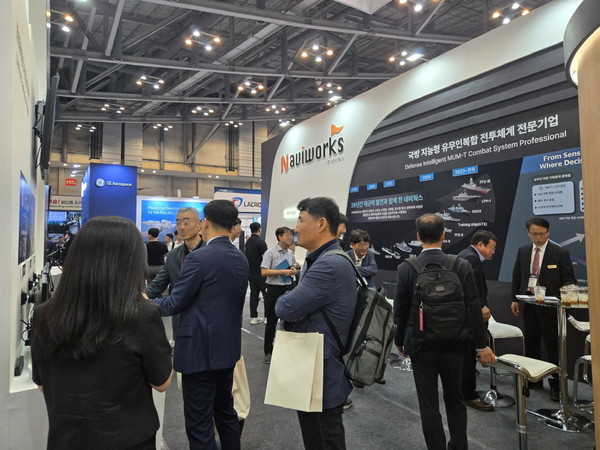 네비웍스가 최근 '제14회 국제 해양방위산업전'에서 차세대 디지털 전장을 구현할 첨단 플랫폼을 대거 공개하며 방산 관계자들의 이목을 집중시켰다. /사진=네비웍스