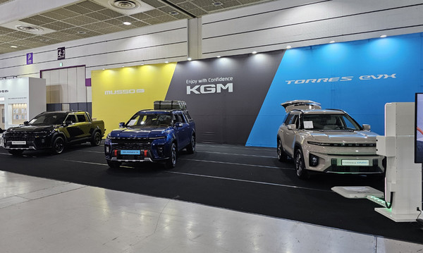 'EV 트렌드 코리아 2025'에 마련된 KGM 전시 부스의 모습./사진=KGM