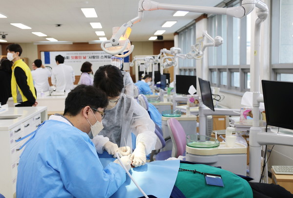 사랑의 스케일링 봉사활동 / 사진=동국제약