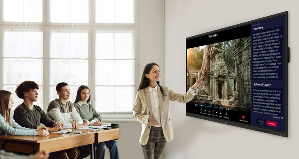 LG 전자칠판 신제품(모델명 TR3DQ)은 수업에 사용되는 영상 자료의 요약을 제공하는 'AI 요약'(Video Summary) 기능으로 학습자의 이해를 돕는다. /사진=LG전자