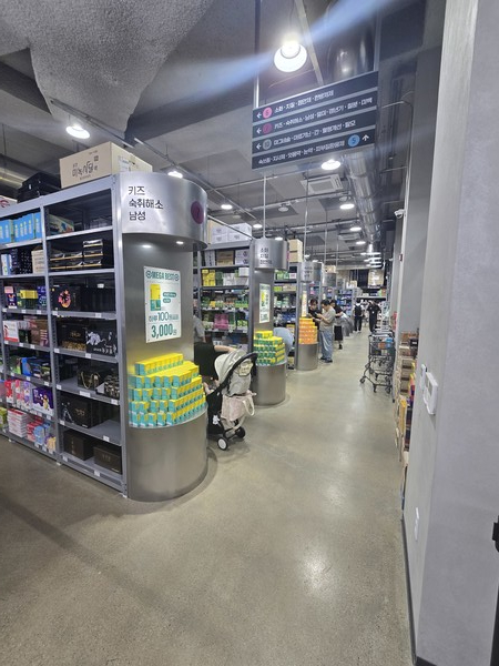 긴 직사각형의 매장 전경 /사진=장세진기자 