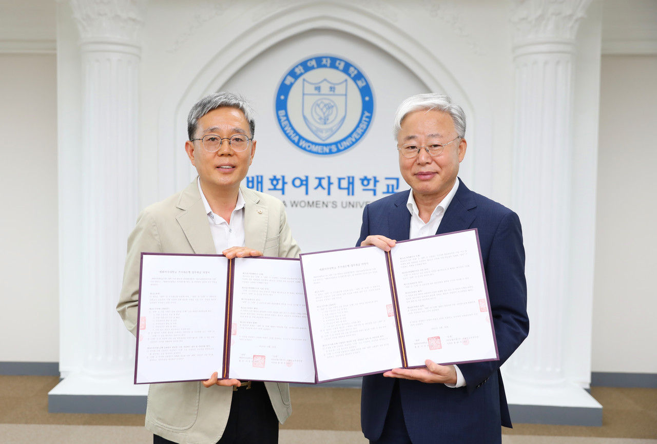 (왼쪽부터) 정현범 NH농협은행 서울본부 본부장, 이후천 배화여자대학교 총장 / 사진=NH농협은행