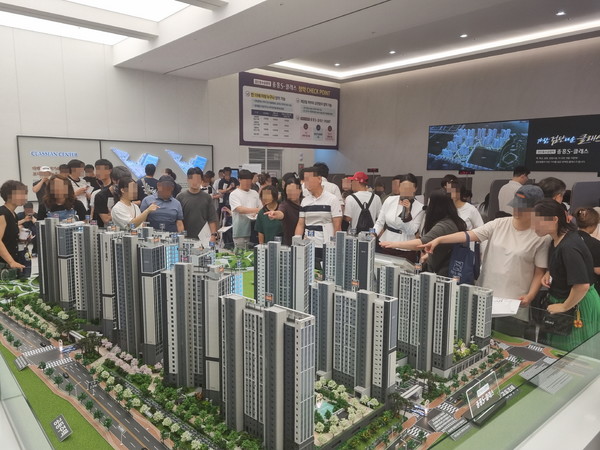 '검단호수공원역 중흥S-클래스' 견본주택 현장의 모습./사진=중흥건설