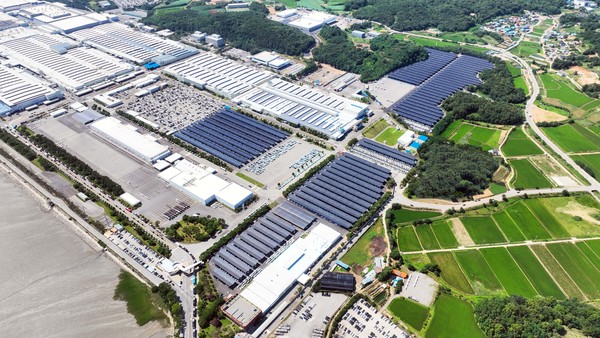 기아 오토랜드 화성에 설치된 태양광 자체발전 설비. /사진=기아