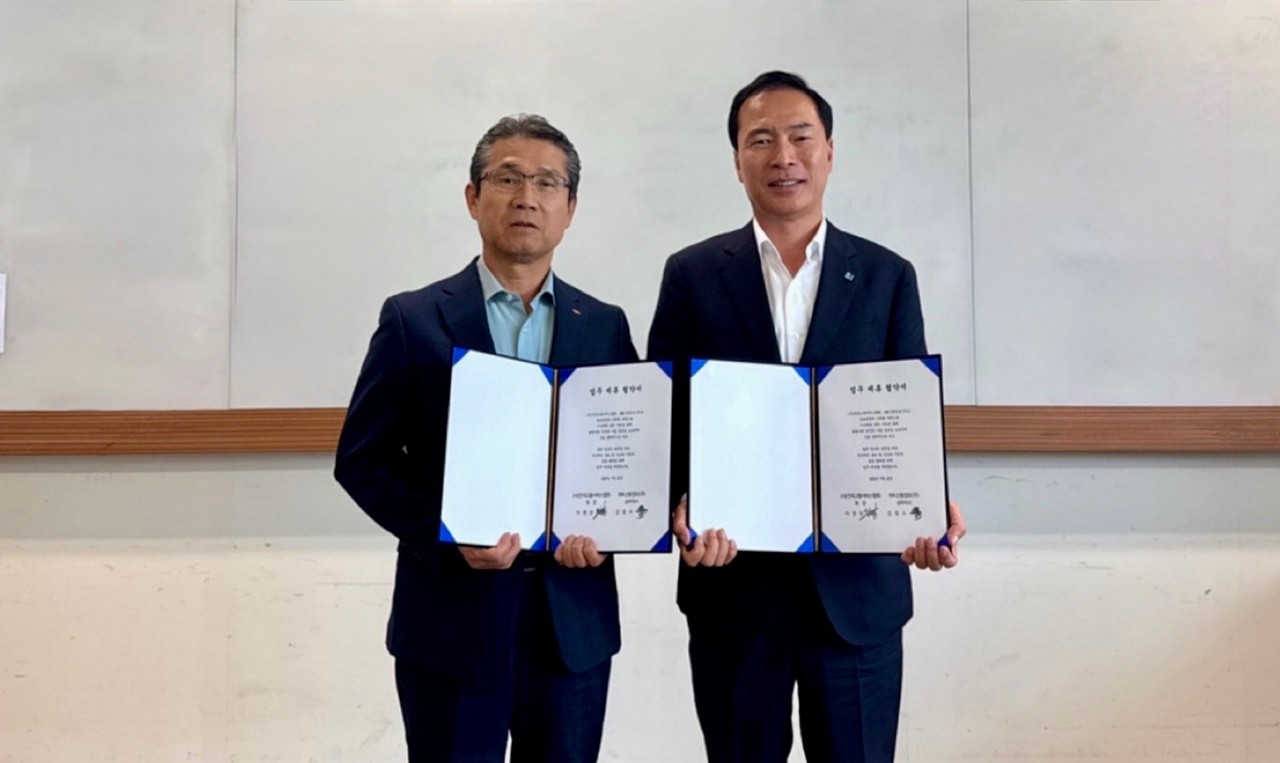 전국고용서비스협회 이원장 협회장(왼쪽), IBK신용정보 대외사업본부 김응수 상무 / 사진=