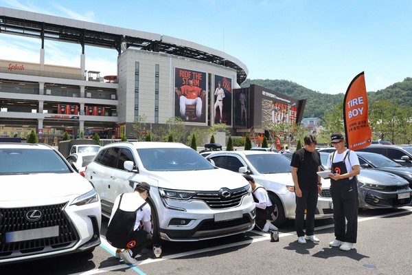 한국타이어가 여름 휴가철을 맞아 오는 28일부터 3일간 '하계 고속도로 안전점검 캠페인'을 진행한다./사진=한국타이어 