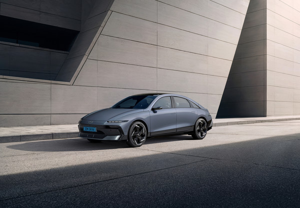 더 뉴 아이오닉 6 외장(트랜스미션 블루 펄)./사진=현대차·기아