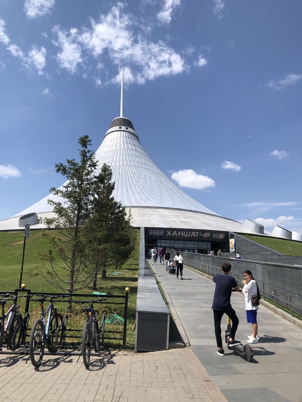 카자흐스탄 수도 아스타나의 쇼핑·엔터 복합시설 '칸 샤트르' 전경 /사진=김현정 기자