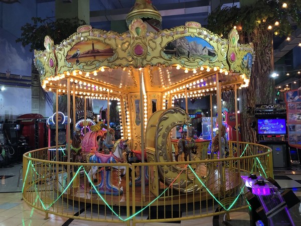 인도네시아 수도 자카르타의 롯데몰 내 오락실에 설치된 회전목마 모습 /사진=김현정 기자