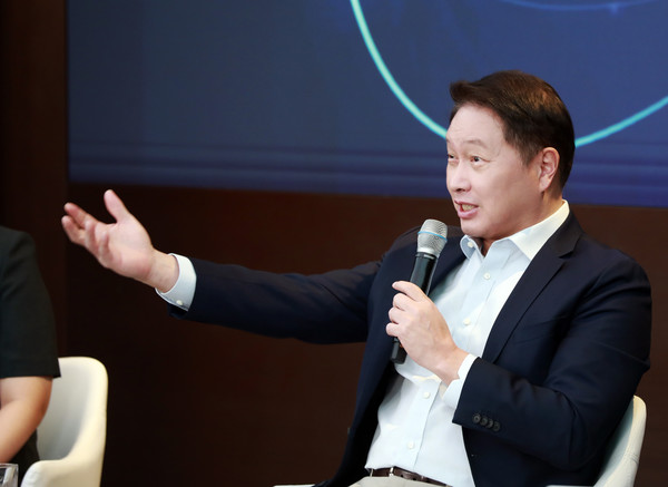  최태원 SK그룹 회장이 지난해 열린 '이천포럼 2024' 폐막 세션에서 마무리 발언을 하고 있다. /사진=SK그룹