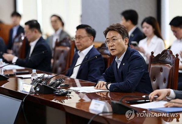 권대영 금융위원회 부위원장이 21일 서울 은행연합회에서 열린 석유화학 사업재편 금융권 간담회에서 발언하고 있다. 사진=연합뉴스