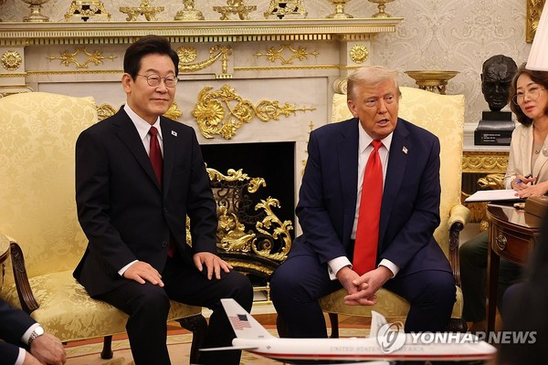 이재명 대통령과 도널드 트럼프 미국 대통령이 25일(현지시간) 미국 워싱턴DC 백악관에서 정상회담을 하고 있다. 사진=연합뉴스