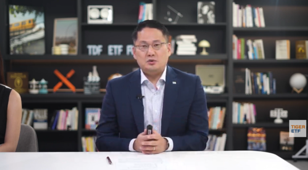 윤병호 미래에셋자산운용 전략ETF운용본부장이 29일 '국내 리츠 시장 주요 이슈 리뷰 및 TIGER 리츠 ETF 운용전략'을 주제로 라이브 웹세미나를 진행하고 있다. / 사진=미래에셋자산운용