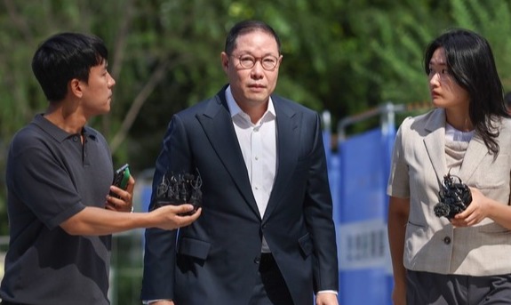 조현상 HS효성 부회장이 지난 4일 서울 종로구 KT광화문빌딩 웨스트에 위치한 민중기 특별검사팀에 출석하고 있다. / 사진=연합뉴스