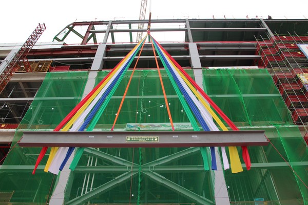 롯데건설이 롯데바이오로직스 송도 바이오캠퍼스 제1공장 상량식을 진행하고 있다. /사진=롯데건설