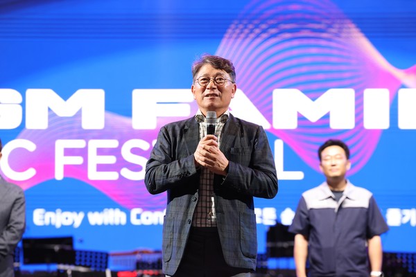 'KGM 가족음악회'에서 곽재선 회장이 인사말을 하고 있다./사진=KGM
