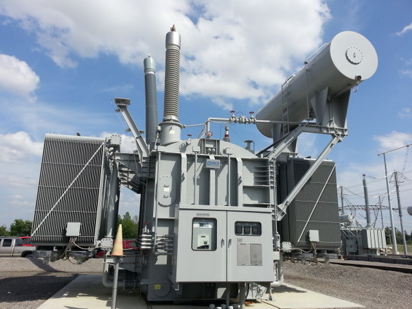 미국 송전망에 설치된 효성중공업 765kV 초고압변압기./사진=효성중공업