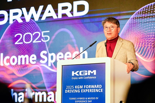 KGM은 독일에서 무쏘 EV와 토레스 하이브리드를 론칭하고 시승 행사를 갖는 등 수출시장 판매 물량 확대에 나섰다. /사진=KGM