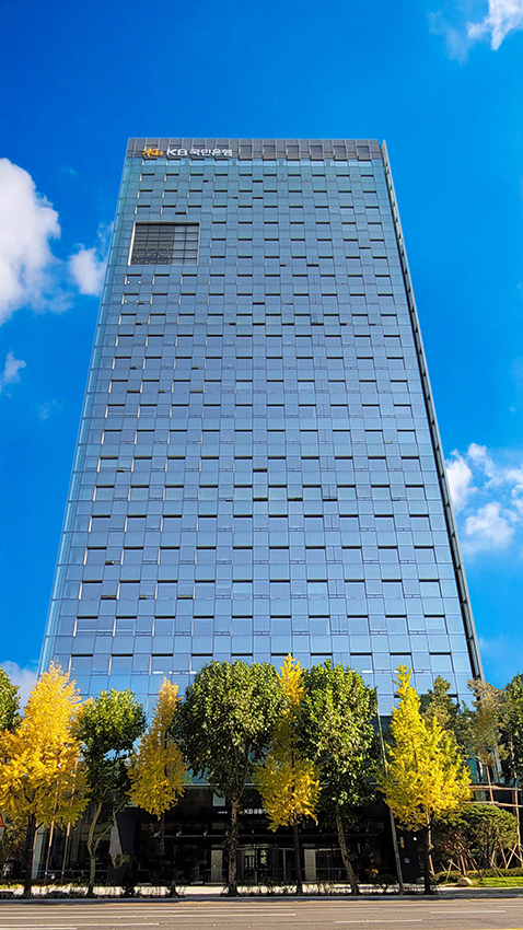 KB국민은행이 소상공인의 사업 경쟁력 강화를 위해 '찾아가는 KB 소상공인 멘토링스쿨 8기' 운영 규모를 기존 40개사에서 50개사로 확대해 11월까지 운영한다. / 사진=KB국민은행