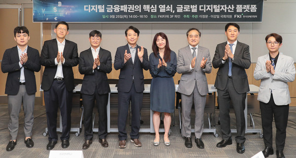  임병화 성균관대 교수(왼쪽 세번째부터), 이강일 국회의원, 한서희 법무법인 바른 변호사, 정철 한경협 연구총괄대표 겸 한경연 원장 /사진=한국경제인협회