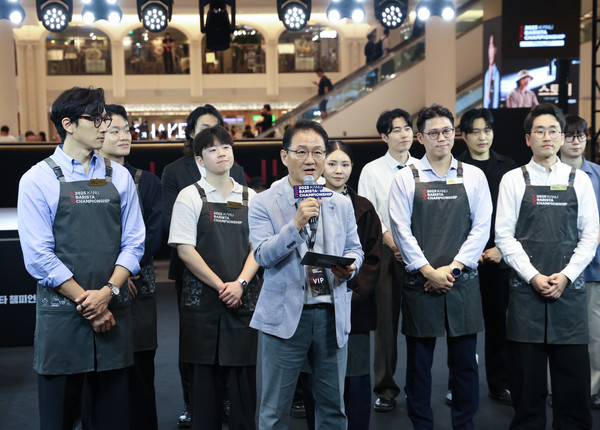 동서식품이 지난 27일 개최한 '2025 카누 바리스타 챔피언십' 결선 개막식에서 동서식품 박영순 부사장이 인사말을 하고 있다. /사진=동서식품