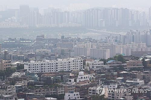 서울 남산에서 내려다 본 한강과 일대 주택. /사진=연합뉴스